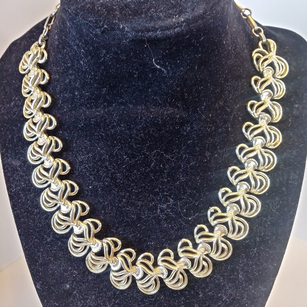 Coro Vintage Goldtone Necklace - Picture 1 of 11